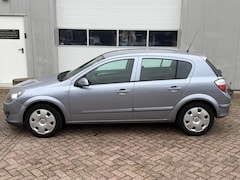 Opel Astra - 1.6 Essentia