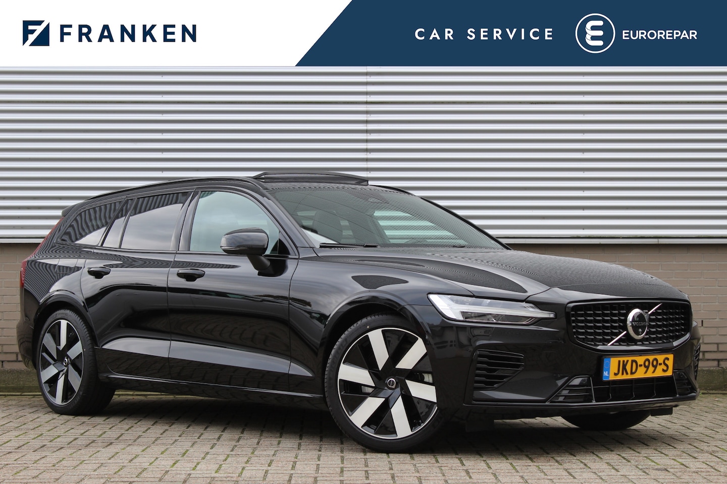 Volvo V60 - 2.0 T6 Plug-in hybrid AWD Plus Dark | Panoramadak | Trekhaak | BLIS | H/K | 360 Camera - AutoWereld.nl