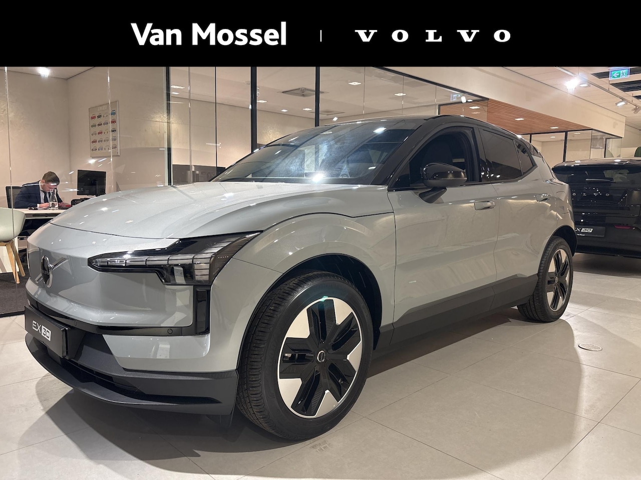 Volvo EX30 - Single Motor Plus / Elektr. bed. stoelen - AutoWereld.nl