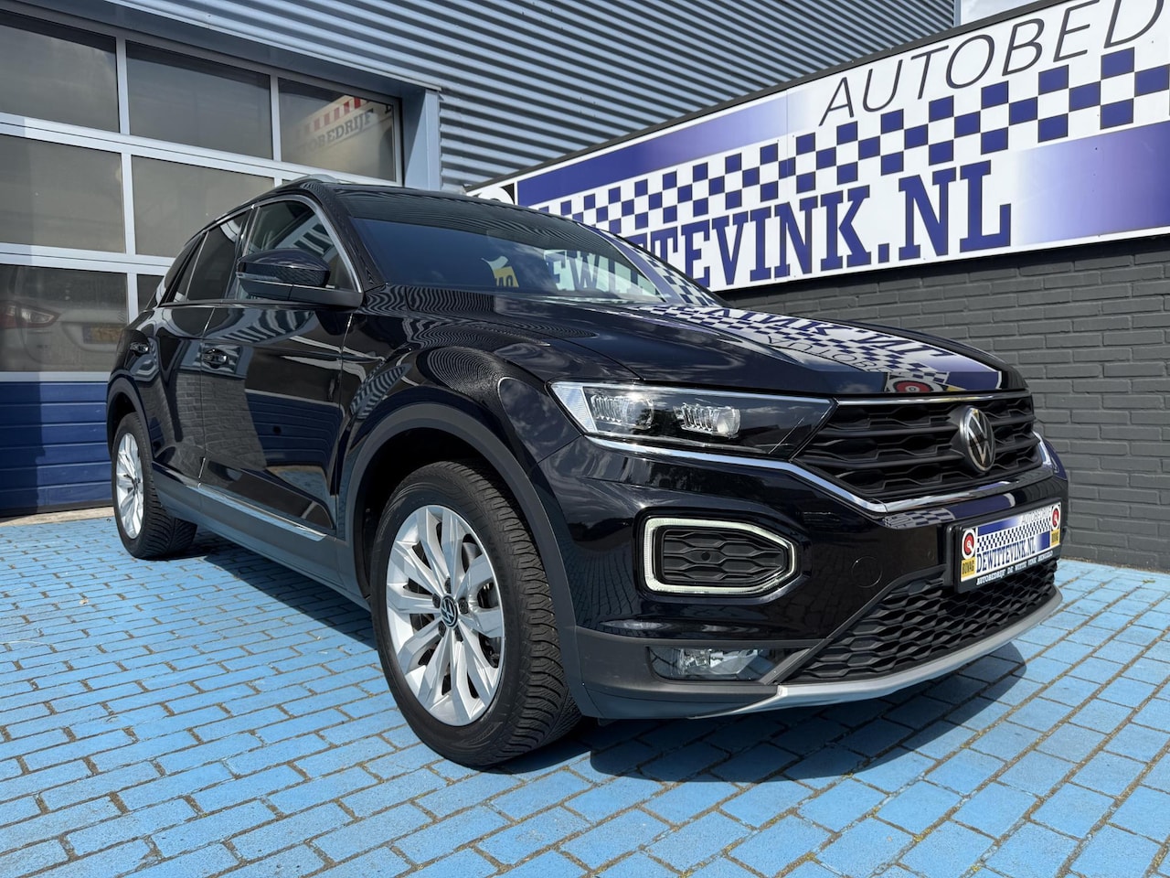 Volkswagen T-Roc - 1.5 TSI SPORT ACC STOELVER. APPLE TREKHAAK - AutoWereld.nl