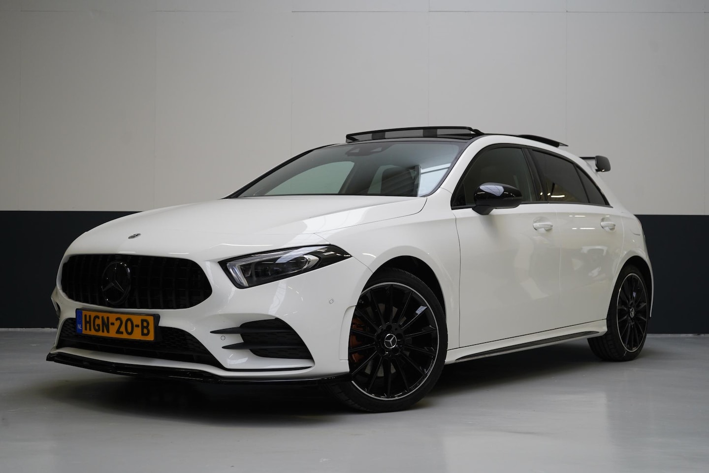 Mercedes-Benz A-klasse - 250 e | AMG Pakket | Panoramadak | Sportstoelen | Sfeerverlichting - AutoWereld.nl