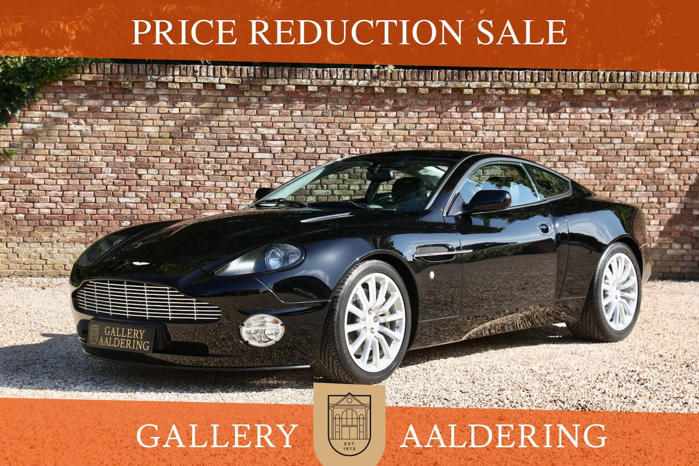 Aston Martin V12 Vanquish - "Low mileage" PRICE REDUCTION! Executed in deep "Bowland Black over Charcoal" interior wit - AutoWereld.nl