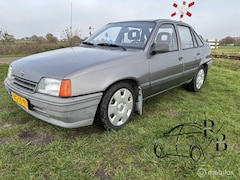Opel Kadett - 1.6i LS UNIEKE SCHUURVONDST