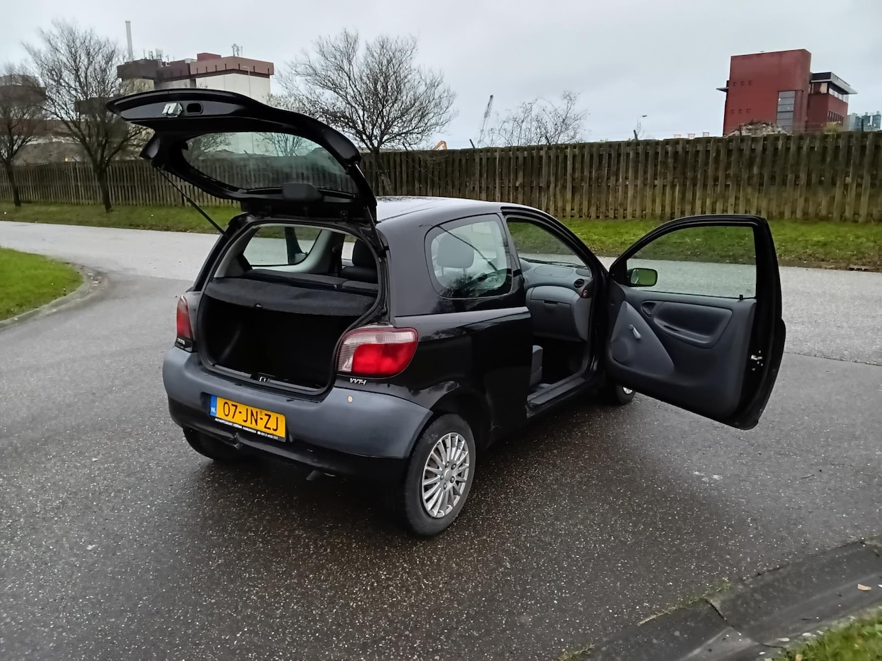 Toyota Yaris - 1.0-16V VVT-i YORIN 153000km NAP