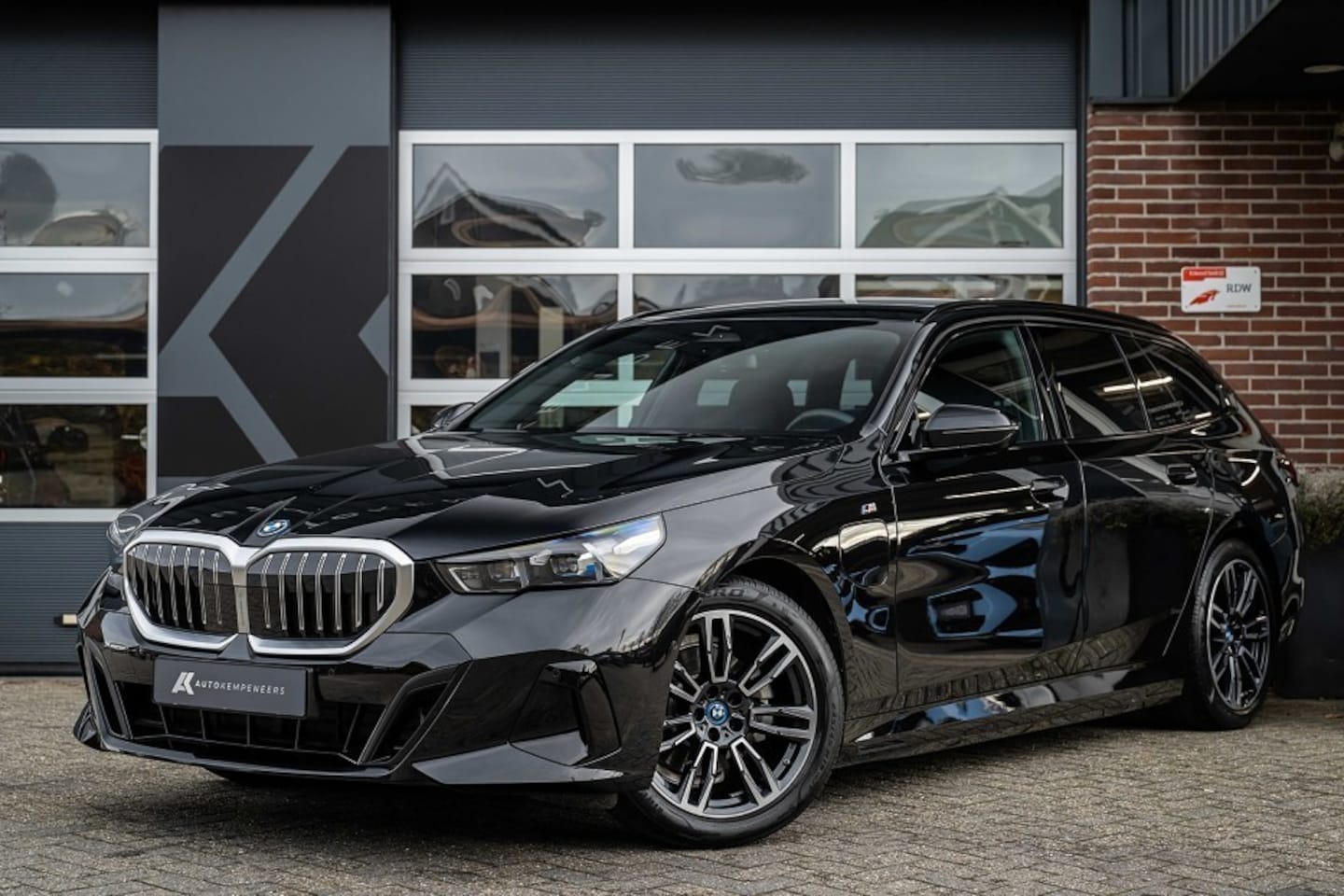 BMW 5-serie Touring - 530e M Sport | Shadow | Camera | Adap. led | Driving Ass. Plus | 19' Inch | - AutoWereld.nl