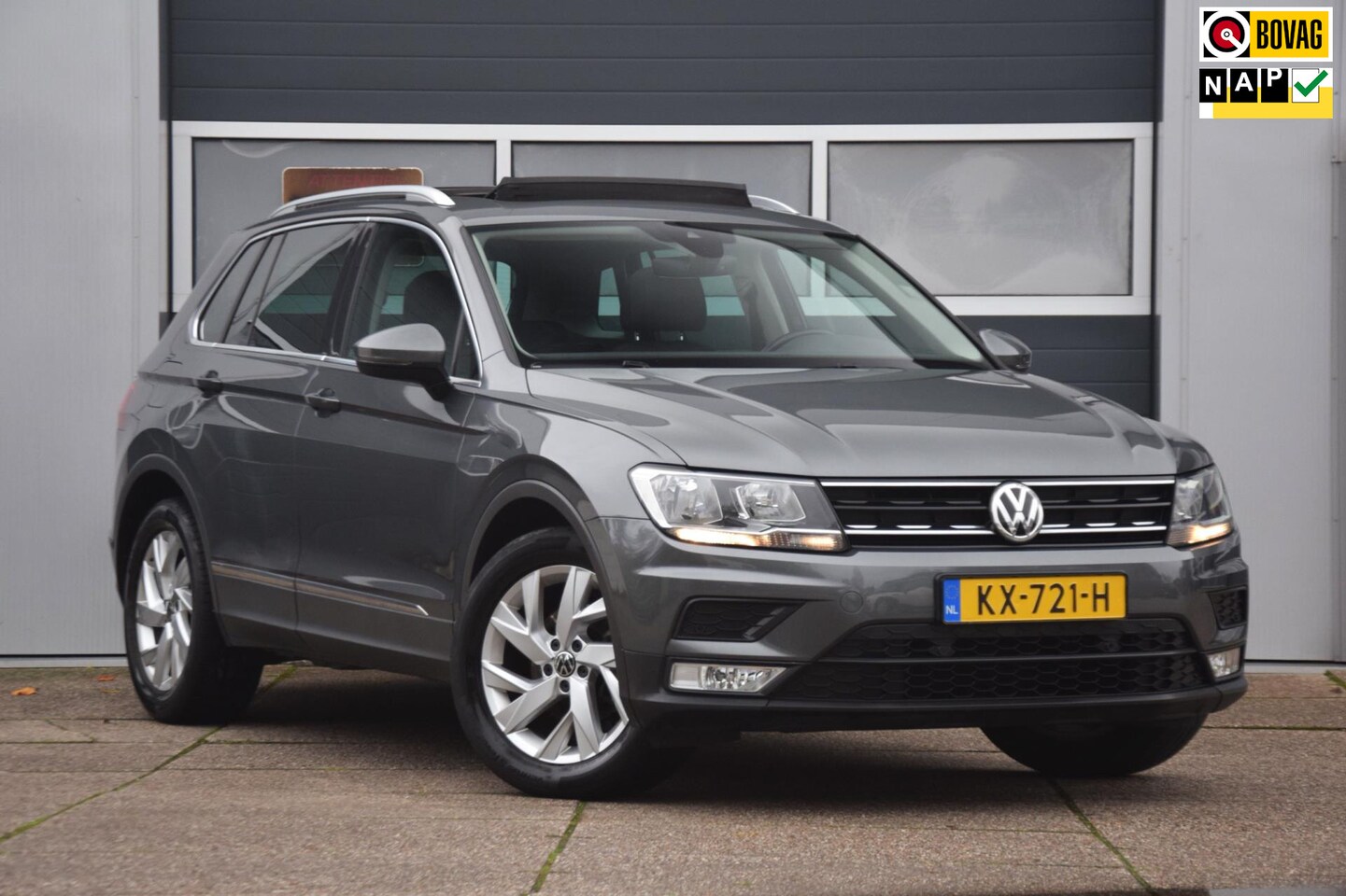 Volkswagen Tiguan - 1.4 TSI Connected Series Panoramadak / Comfortstoelen / Carplay - AutoWereld.nl