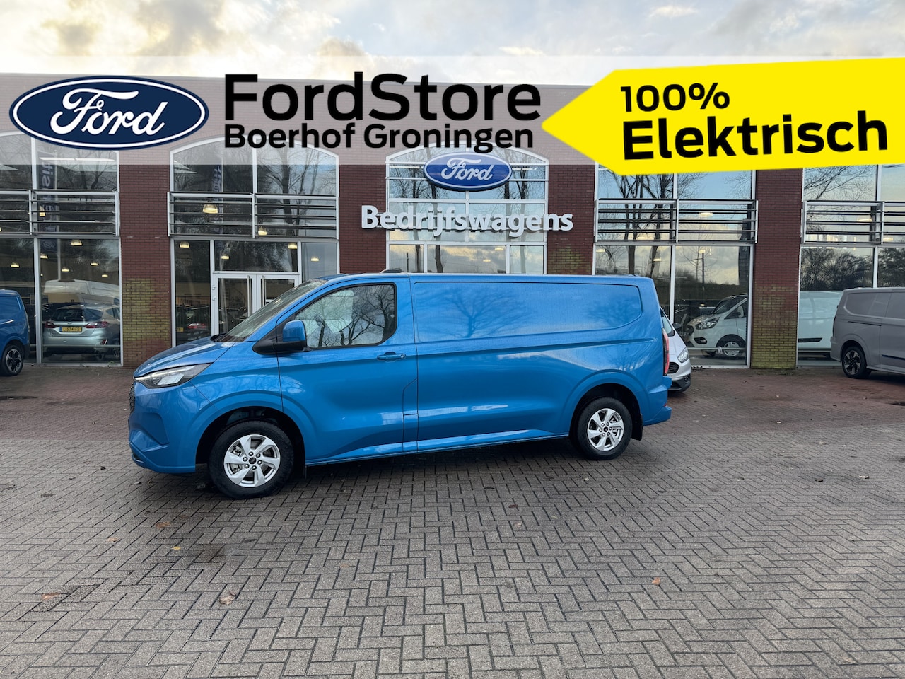 Ford Transit Custom - E-Transit 340 L2H1 Limited 65 kWh | Trekhaak | Stoelverwarming | Achteruit rijcamera | - AutoWereld.nl