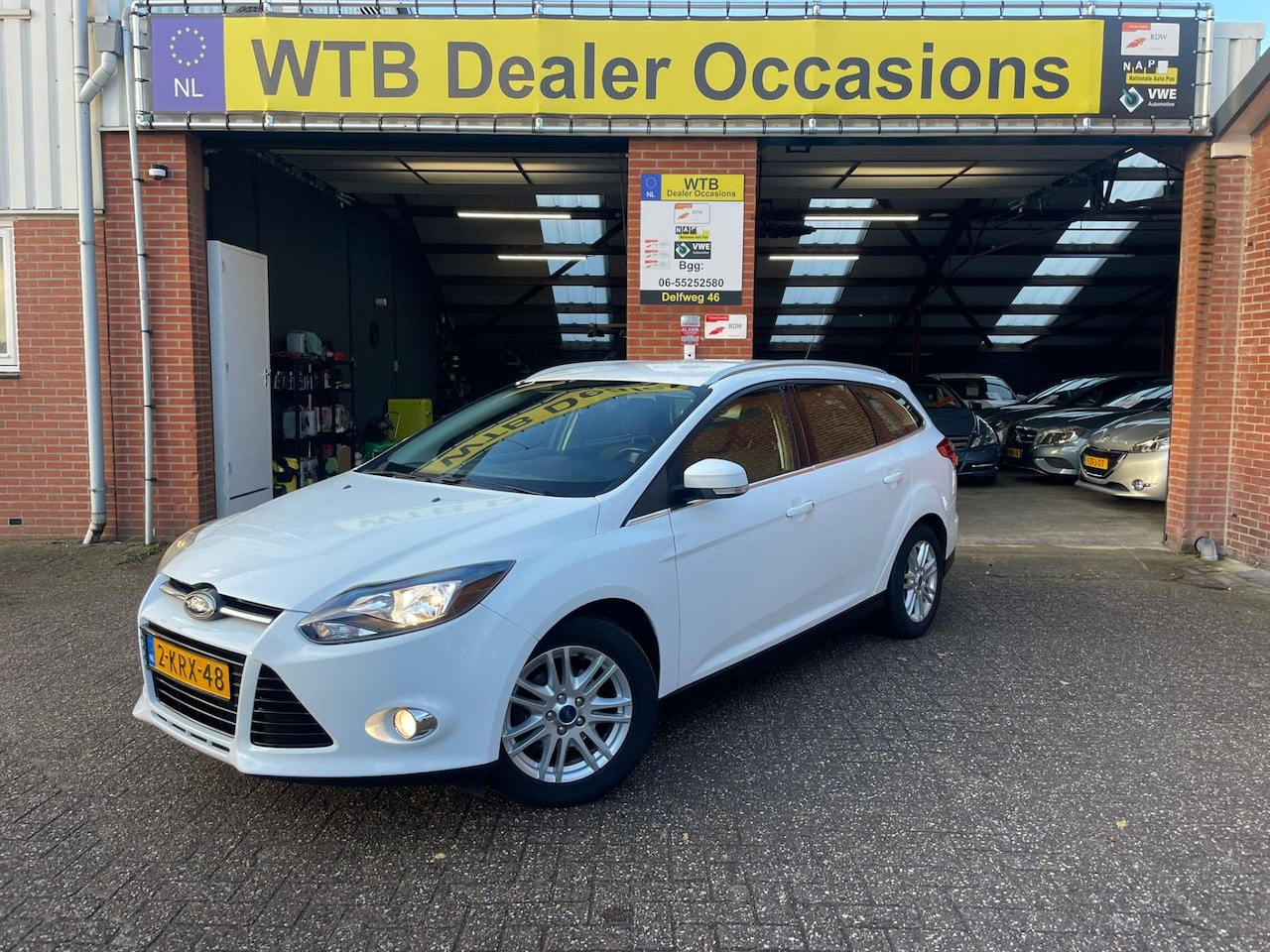 Ford Focus Wagon - 1.0 EcoBoost Titanium 1.0 EcoBoost Titanium, Navi, Trekhaak, Airco, 2e Eig. Dealer onderh. - AutoWereld.nl