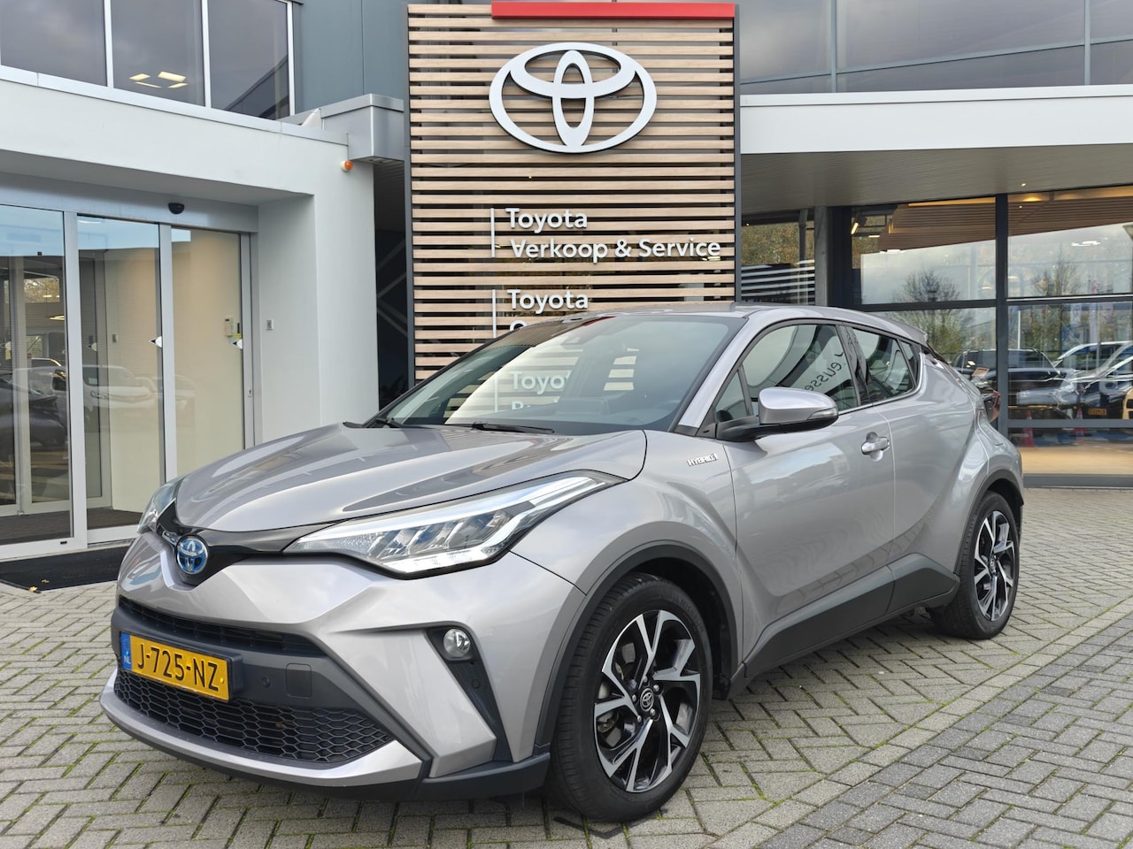 Toyota C-HR - 1.8 Hybrid Dynamic TREKHAAK NAVI PARK-SENSOREN BLUETOOTH DAB+ LM-VELGEN AD-CRUISE - AutoWereld.nl