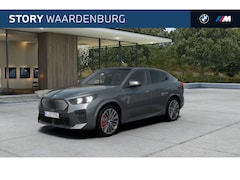 BMW iX2 - eDrive20 M Sport / Panoramadak / Trekhaak / Sportstoelen / Achteruitrijcamera / M Adaptief