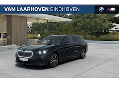 BMW 5-serie Touring - 530e M Sport Automaat / Panoramadak / Trekhaak / Bowers & Wilkins / Adaptieve LED / Comfor