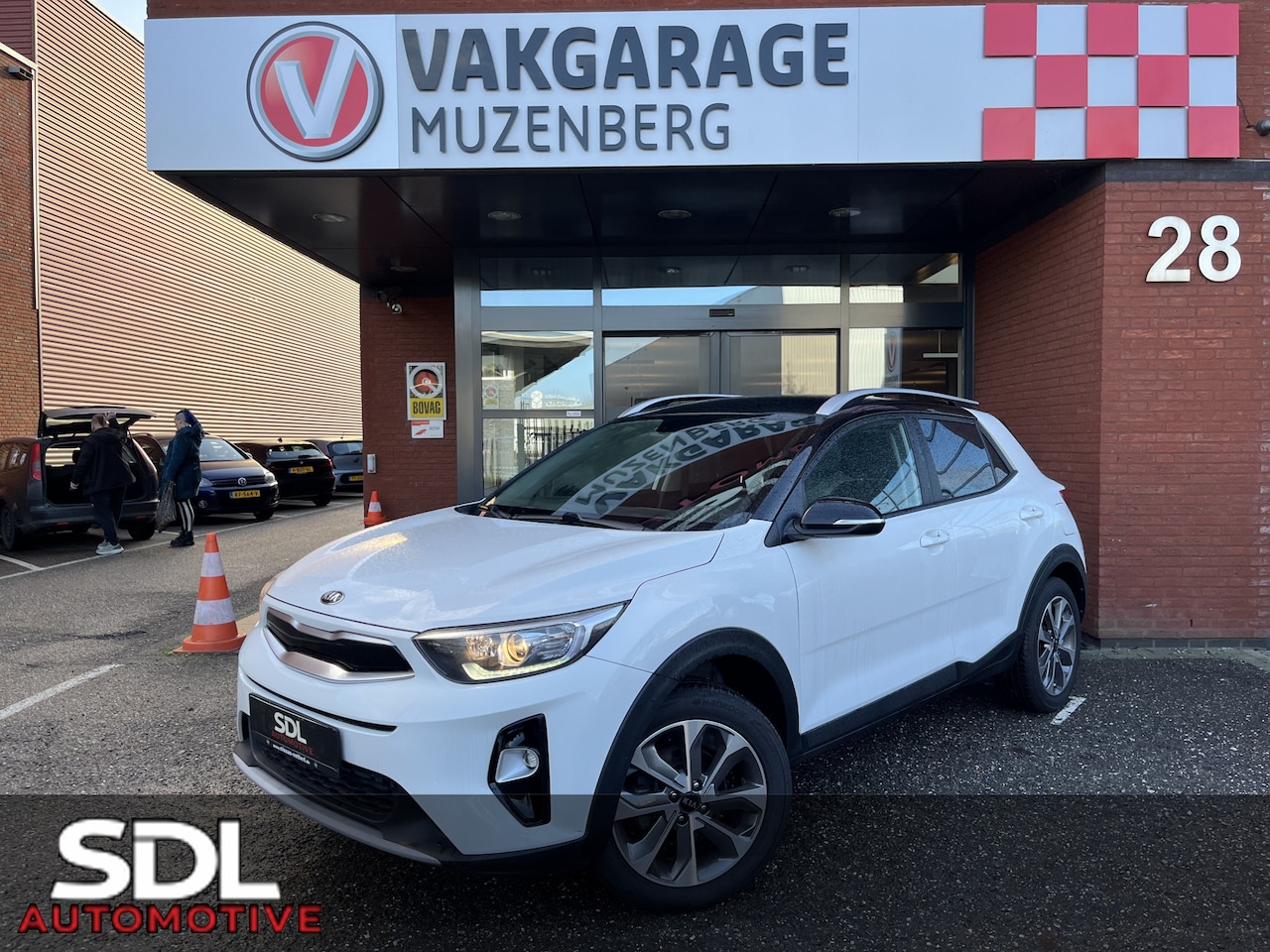 Kia Stonic - 1.0 T-GDi DynamicPlusLine // NAVI // APPLE-ANDROID AUTO // CLIMA // DAB // STUUR+STOELVERW - AutoWereld.nl