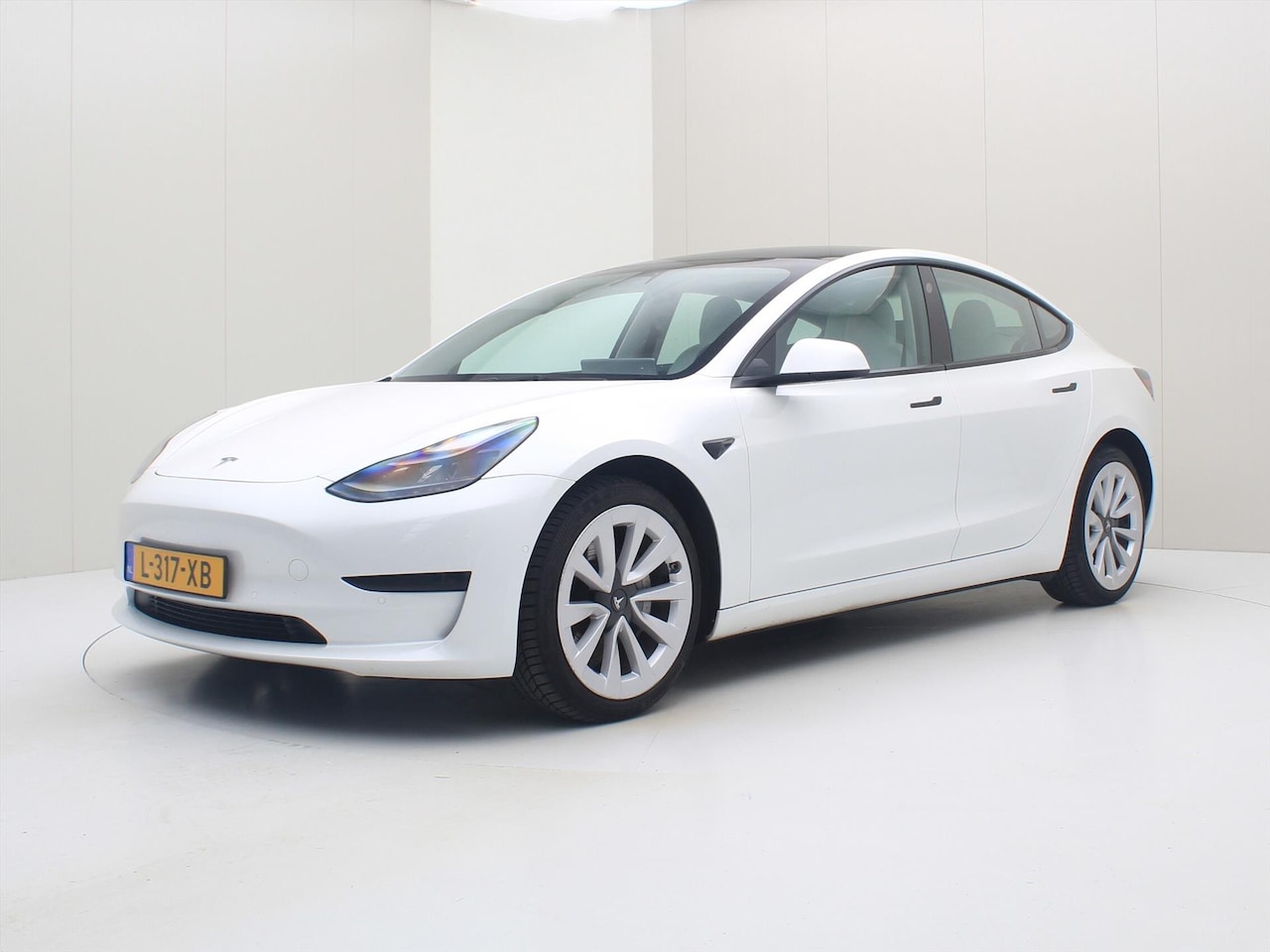 Tesla Model 3 - Standard RWD Plus FACELIFT [ WIT LEDER+LFP ACCU+WARMTEPOMP+AUTOPILOT+60 kWh+PREMIUM AUDIO - AutoWereld.nl
