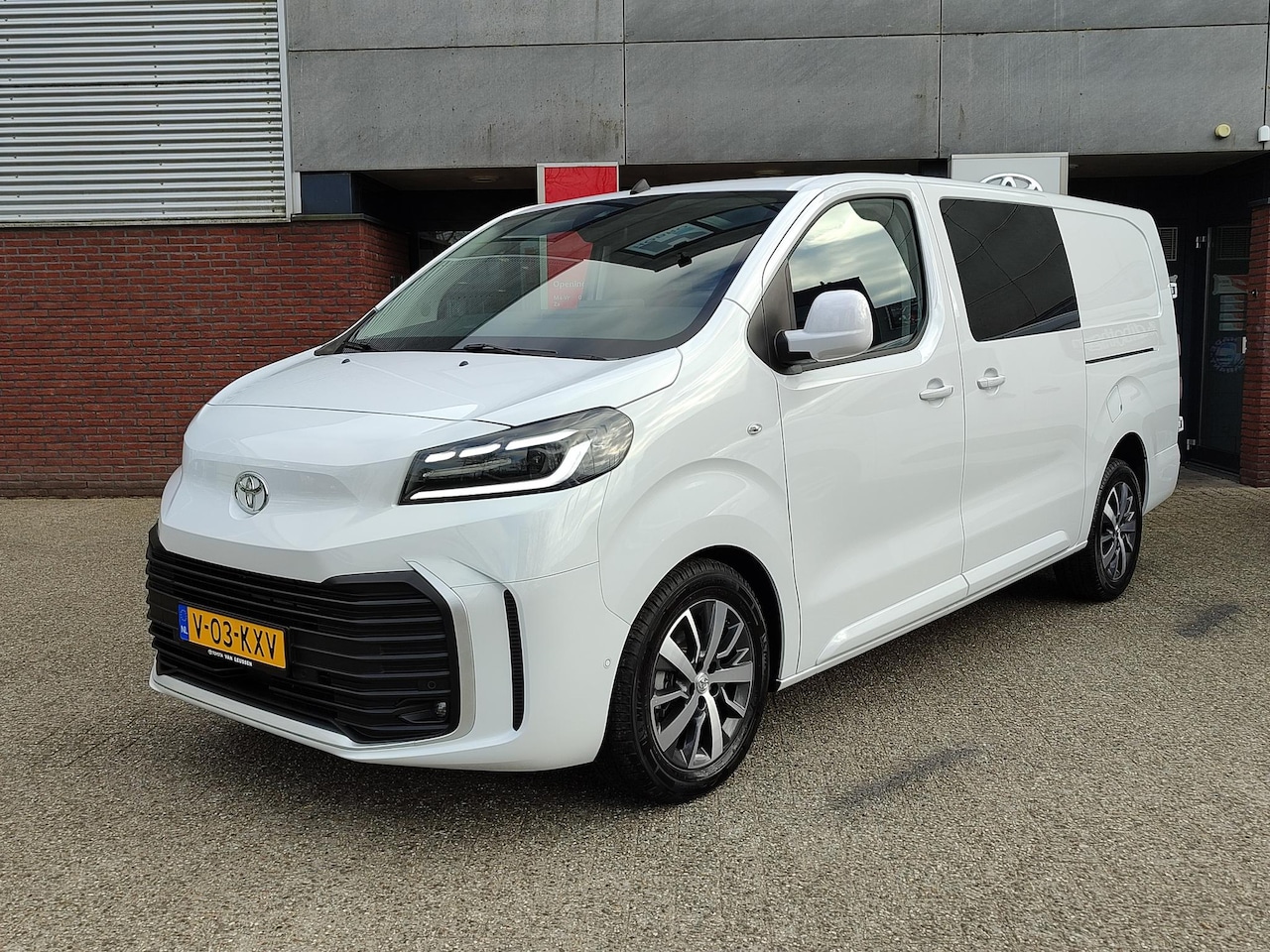 Toyota PROACE Long Worker - Dubbel Cabine 2.0 D-4D 145PK PROFESSIONAL NIEUW DIRECT RIJDEN STOEL/STUURVERW AD-CRUISE CA - AutoWereld.nl