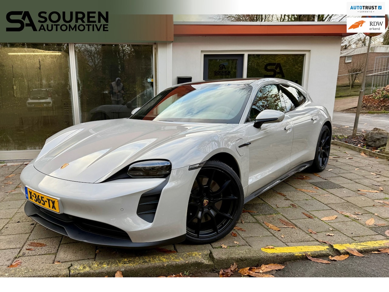Porsche Taycan Sport Turismo - GTS 93 kWh Pano / Sport - Chrono / Bose - AutoWereld.nl