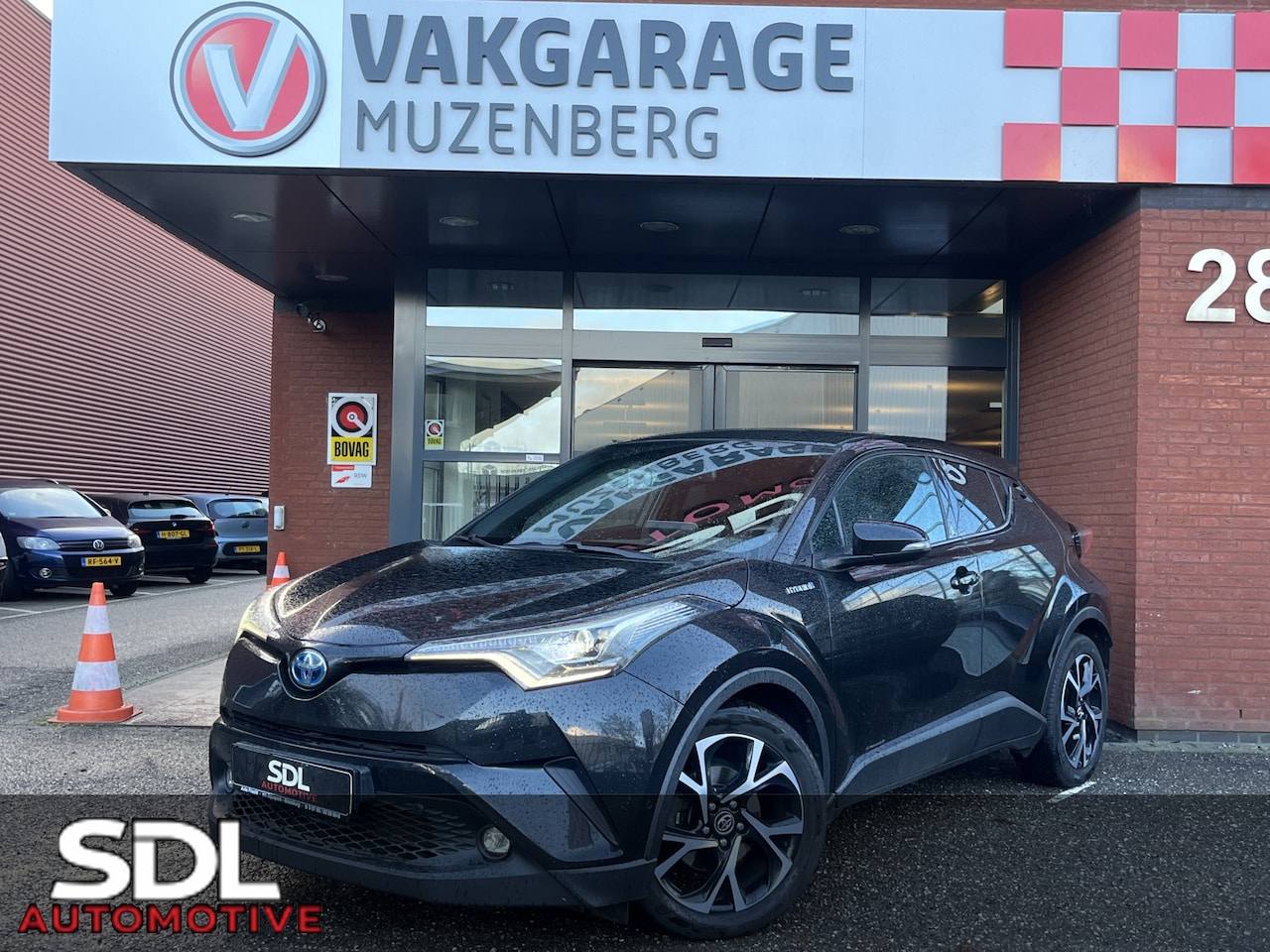 Toyota C-HR - 1.8 Hybrid Executive // LED KOPLAMPEN // NAVI // CAMERA // ADAPTIVE CRUISE // STOEL + STUU - AutoWereld.nl