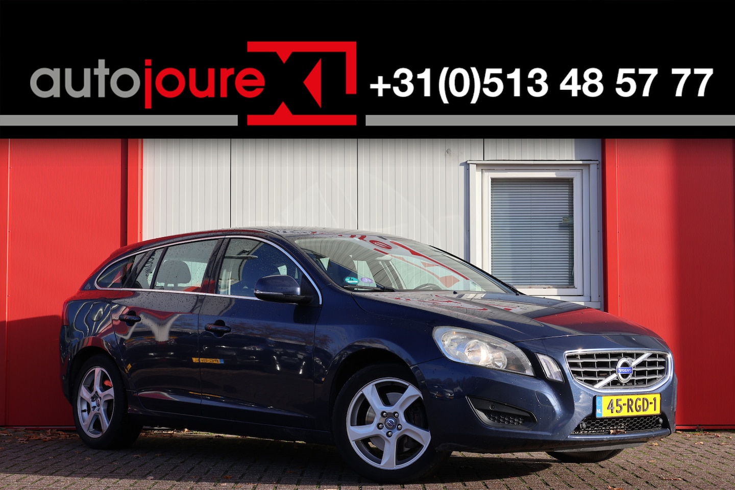 Volvo V60 - 2.0T Momentum 203 pk | Origineel NL | Automaat | Navigatie | Cruise Control | Trekhaak | - AutoWereld.nl