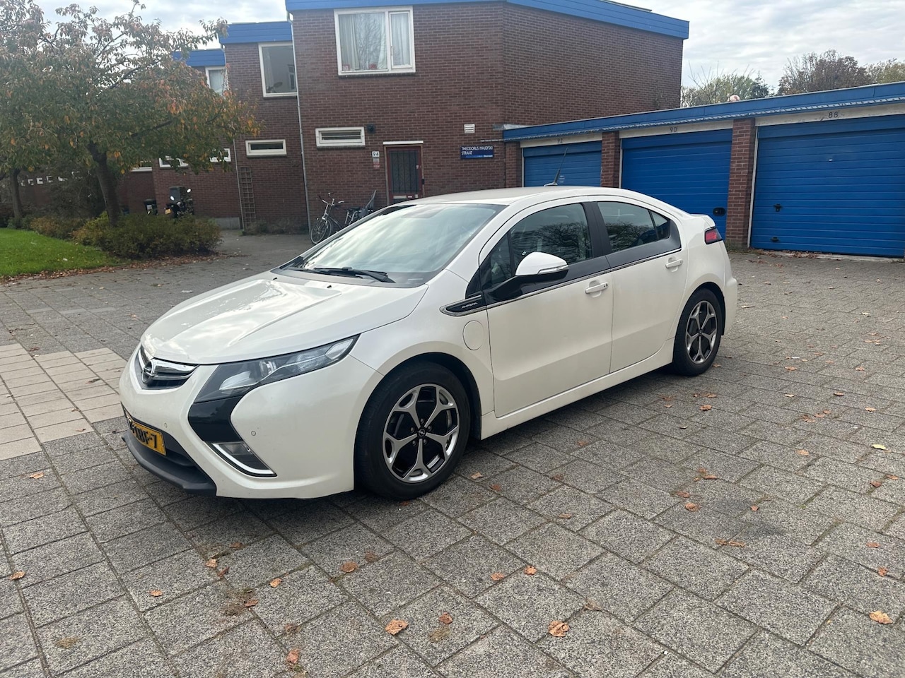 Opel Ampera - 1.4 Hybrid Black Leather White Pearl Metallic - AutoWereld.nl