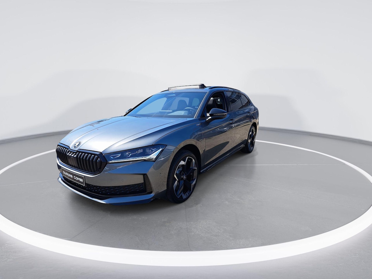 Skoda Superb Combi - Sportline Business 1.5 TSI PHEV 150 kW / 204 PK Combi | Metallic Lak | 19'' Velgen | Trave - AutoWereld.nl