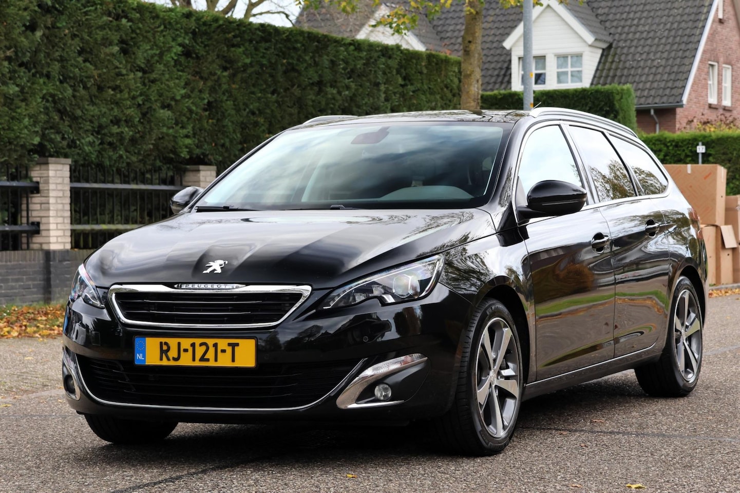 Peugeot 308 SW - 1.2 PureTech Blue Lease GT-line | PANO | NAVI | CLIMA | CRUISE | TREKHAAK | MOOIE GOED OND - AutoWereld.nl