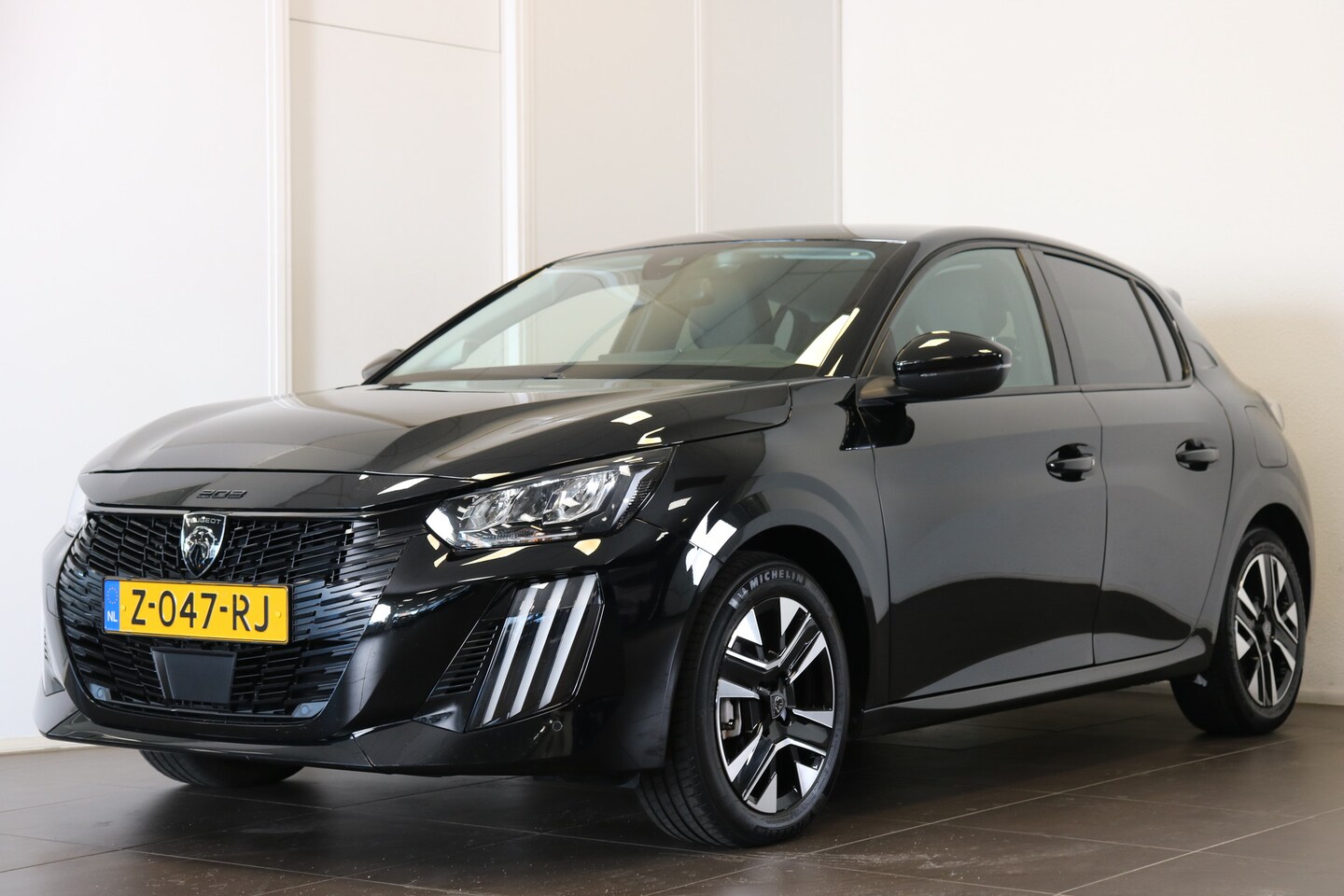 Peugeot 208 - Hybrid 100 e-DCS6 Allure | Navi | Camera | Cruise control | PDC V+A | LED Koplampen | Clim - AutoWereld.nl