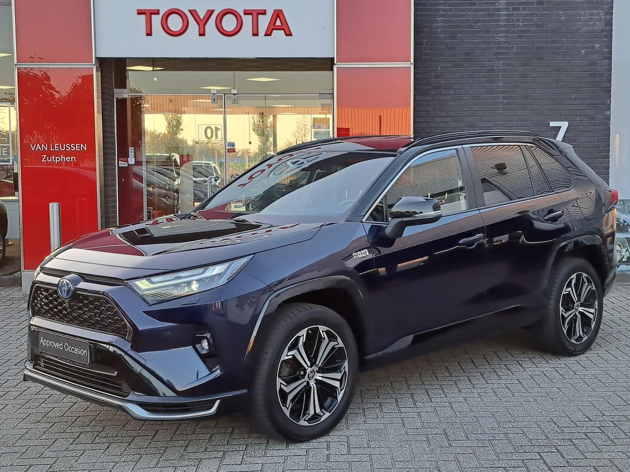 Toyota RAV4 - Plug-in BI-TONE PLUS AWD JBL-AUDIO STOELKOELING 360°CAMERA STUURVERW. MEMORY-SEAT AFN-TREK - AutoWereld.nl