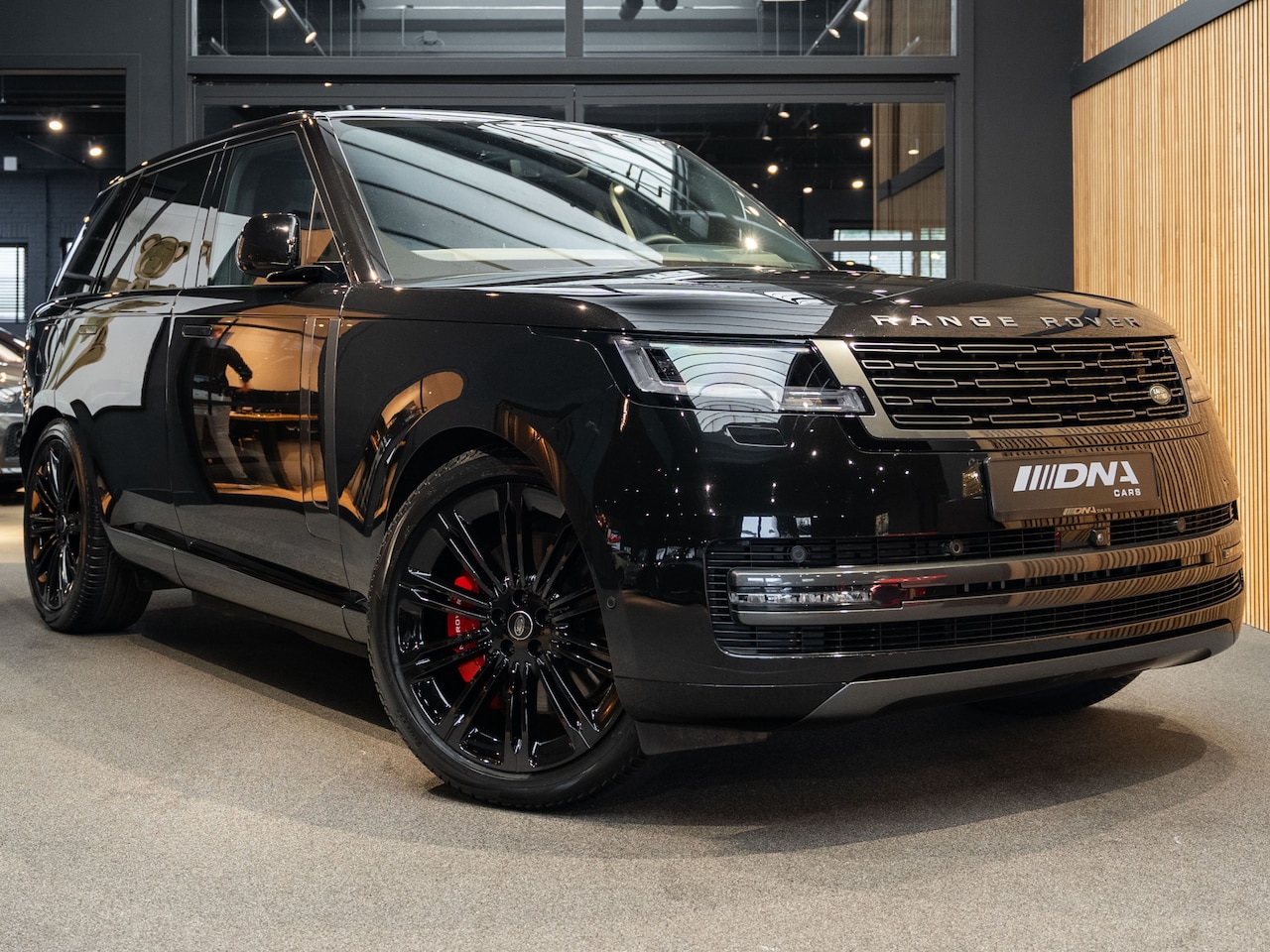 Land Rover Range Rover - P460e Meridian Pano 3.0 P460e HSE PHEV 23 Inch Volleder - AutoWereld.nl