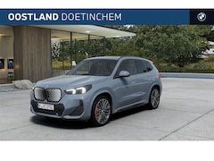 BMW iX2 - eDrive20 M Sport / Panoramadak / Trekhaak / Comfort Access / M Adaptief onderstel / Head-U