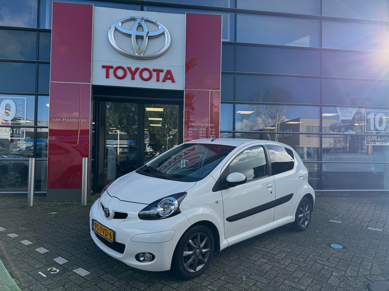 Toyota Aygo - 1.0 VVT-i 5D MMT Dynamic Navigator - AutoWereld.nl