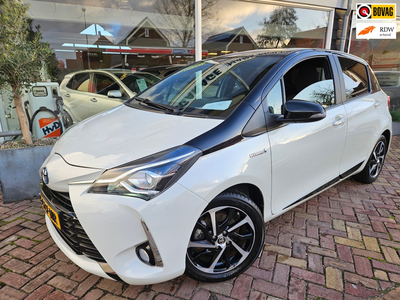 Toyota Yaris - 1.5 Hybrid Dynamic 1.5 Hybrid Dynamic,mooie kleurstelling,camera,carplay - AutoWereld.nl