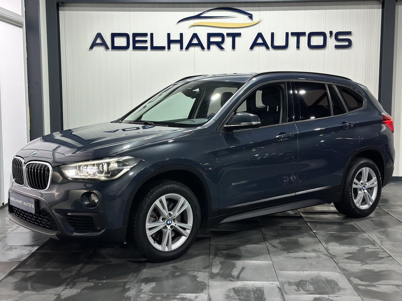 BMW X1 - SDrive20i Executive Automaat 192 PK / Full map navigatie / Cruise control / Camera / Trekh - AutoWereld.nl