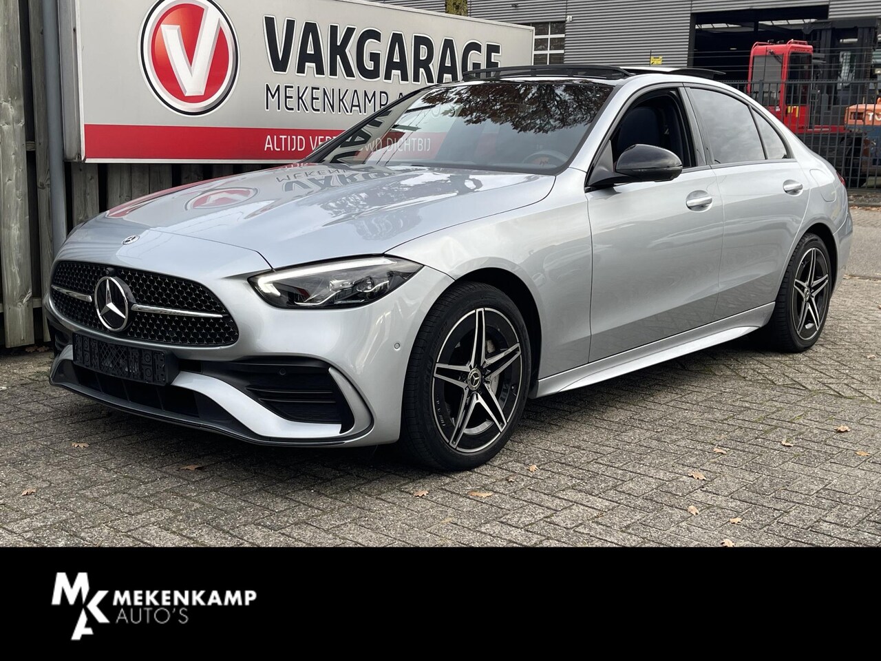 Mercedes-Benz C-klasse - 300 e AMG Line 18"/Leder/Panoramadak/360 camera/Dodehoek/Keyless/Stoelverwarming + memory - AutoWereld.nl