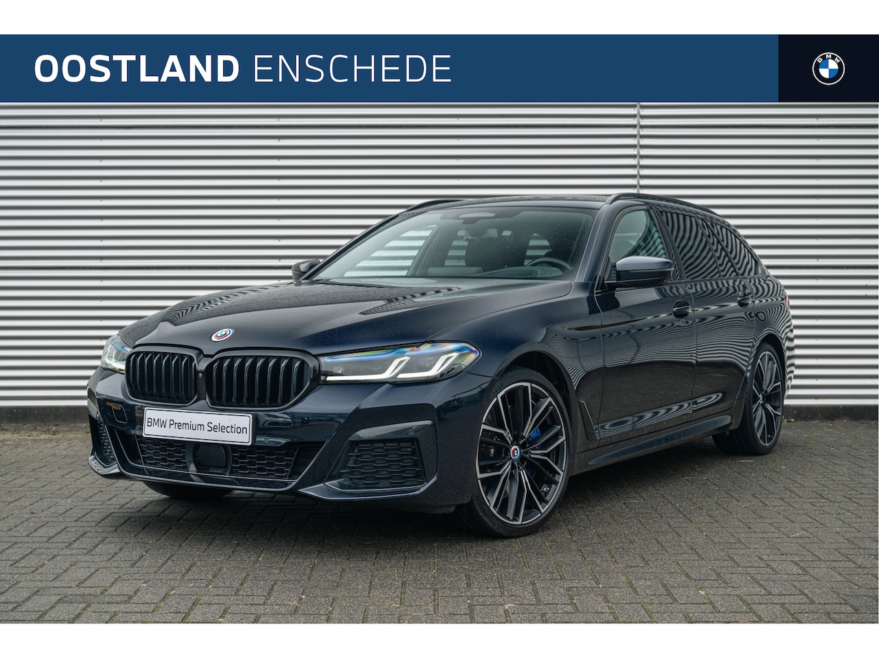 BMW 5-serie Touring - 540i xDrive High Executive M Sport Automaat / Panoramadak / Trekhaak / Laserlight / Soft-C - AutoWereld.nl
