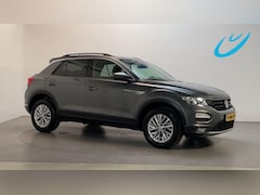 Volkswagen T-Roc - 1.5 TSI 150pk DSG Style Parkeersensoren Navigatie DAB+ App-Connect