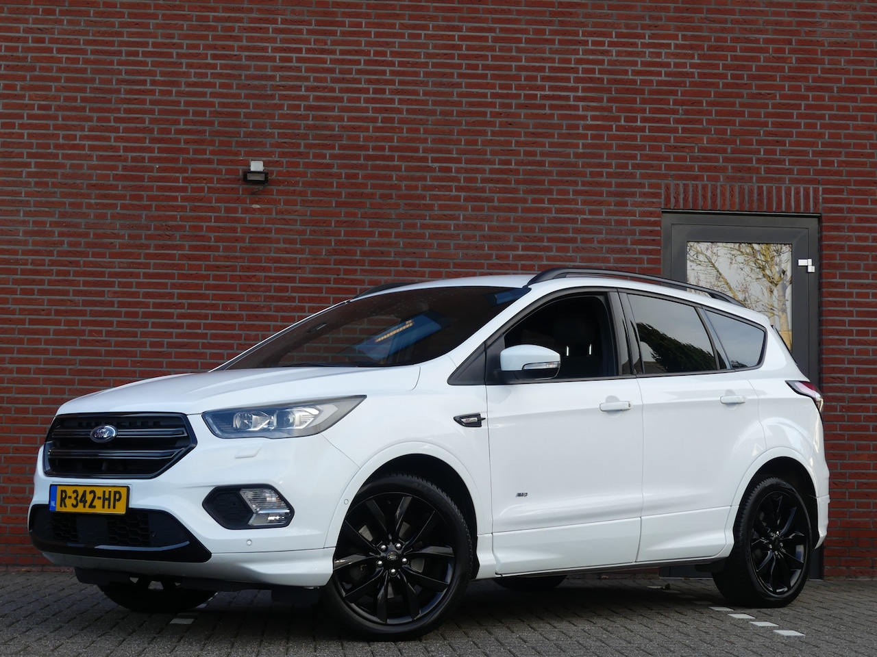 Ford Kuga - 1.5 EcoBoost ST Line / Trekhaak - AutoWereld.nl