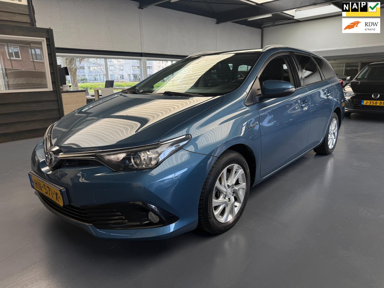 Toyota Auris - 1.8 Hybrid Dynamic 1.8 Hybrid Dynamic - AutoWereld.nl