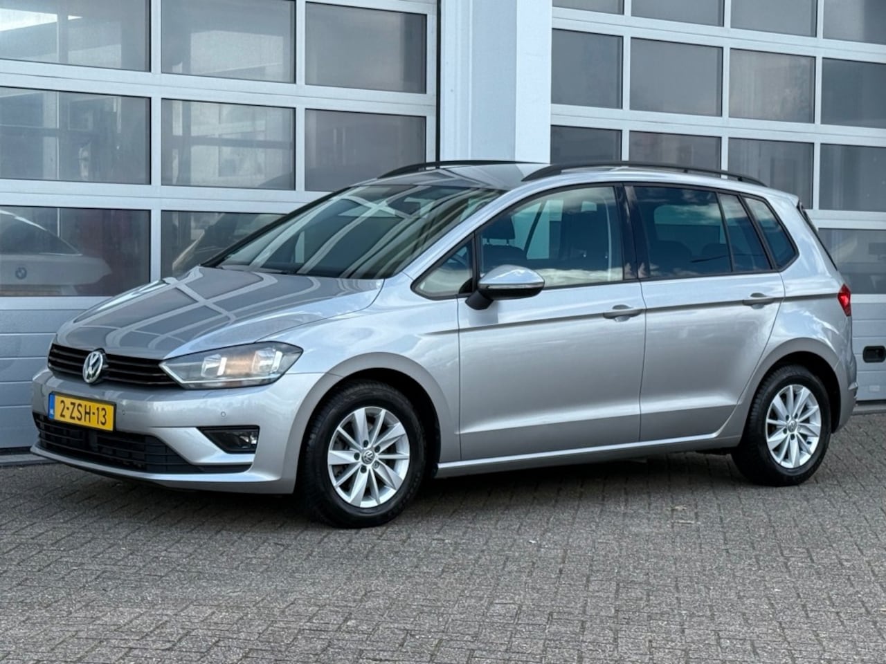 Volkswagen Golf Sportsvan - 1.2 TSI 110PK Highline Aut. Navi Pdc ACC Stoelverw - AutoWereld.nl