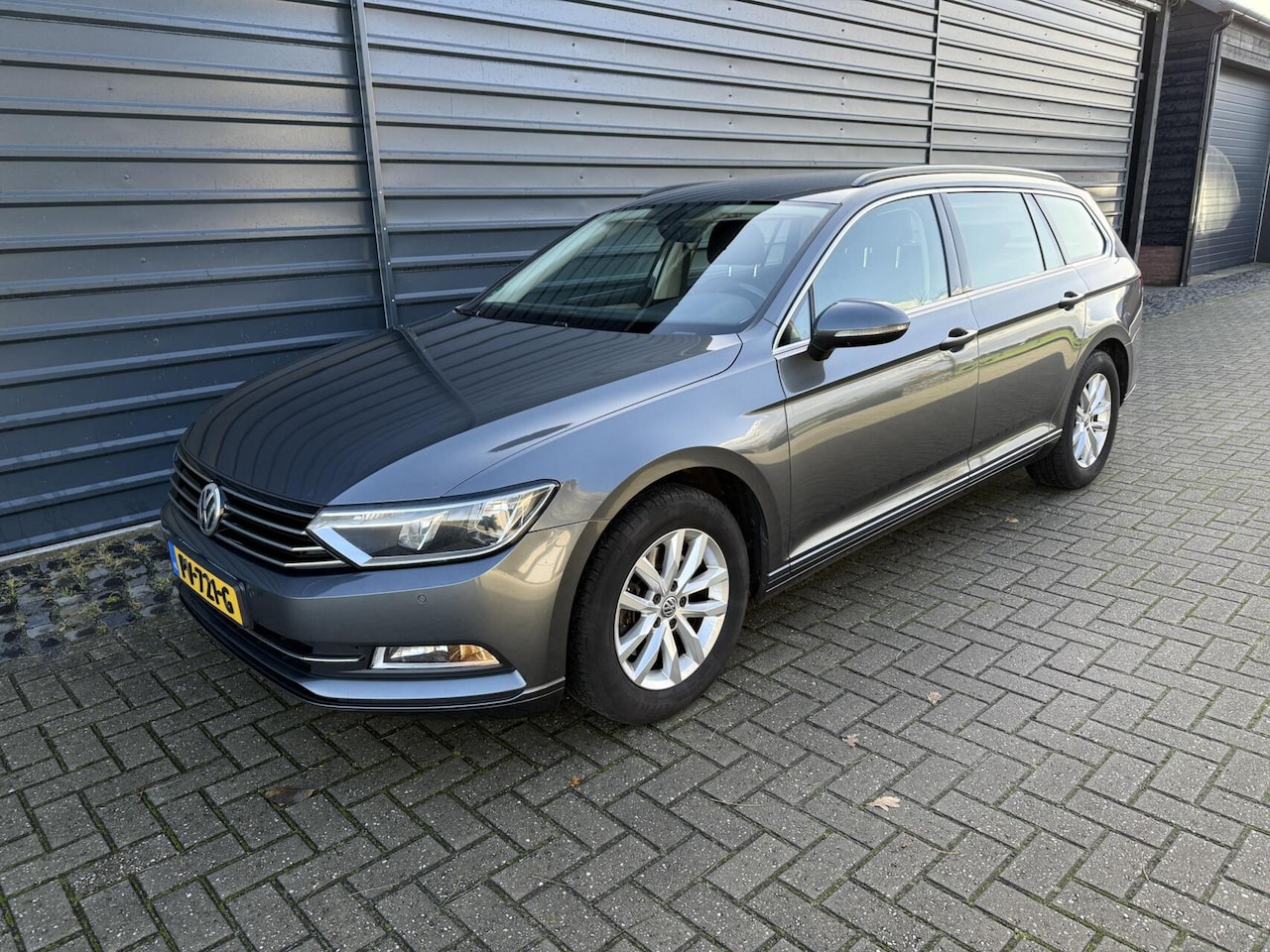 Volkswagen Passat Variant - 1.6 TDI PDC V+A verw.stoelen Navi - AutoWereld.nl