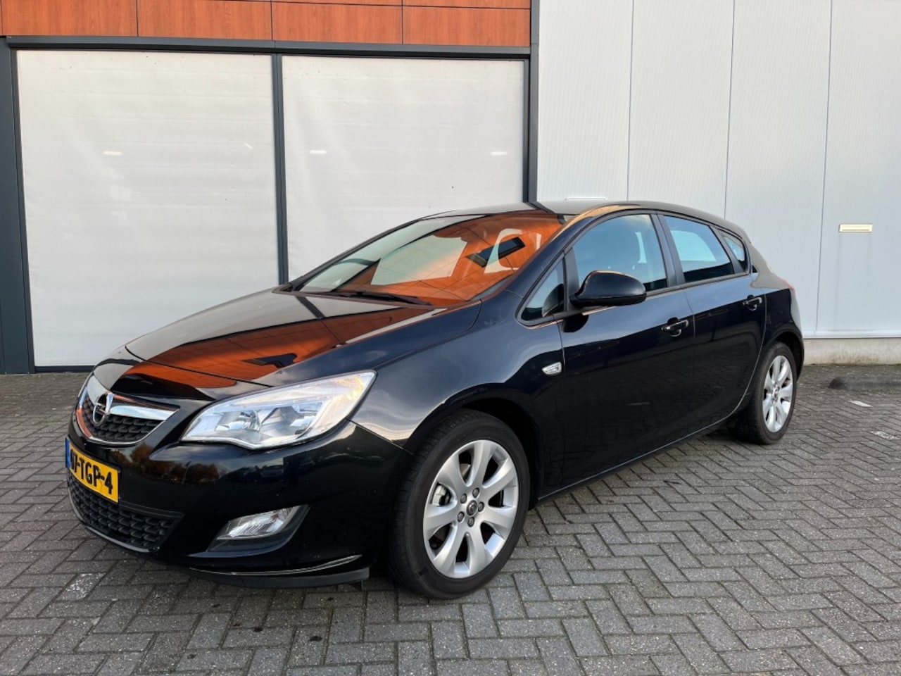 Opel Astra - 1.4 turbo 140 pk Edition-navi-trekhaak - AutoWereld.nl
