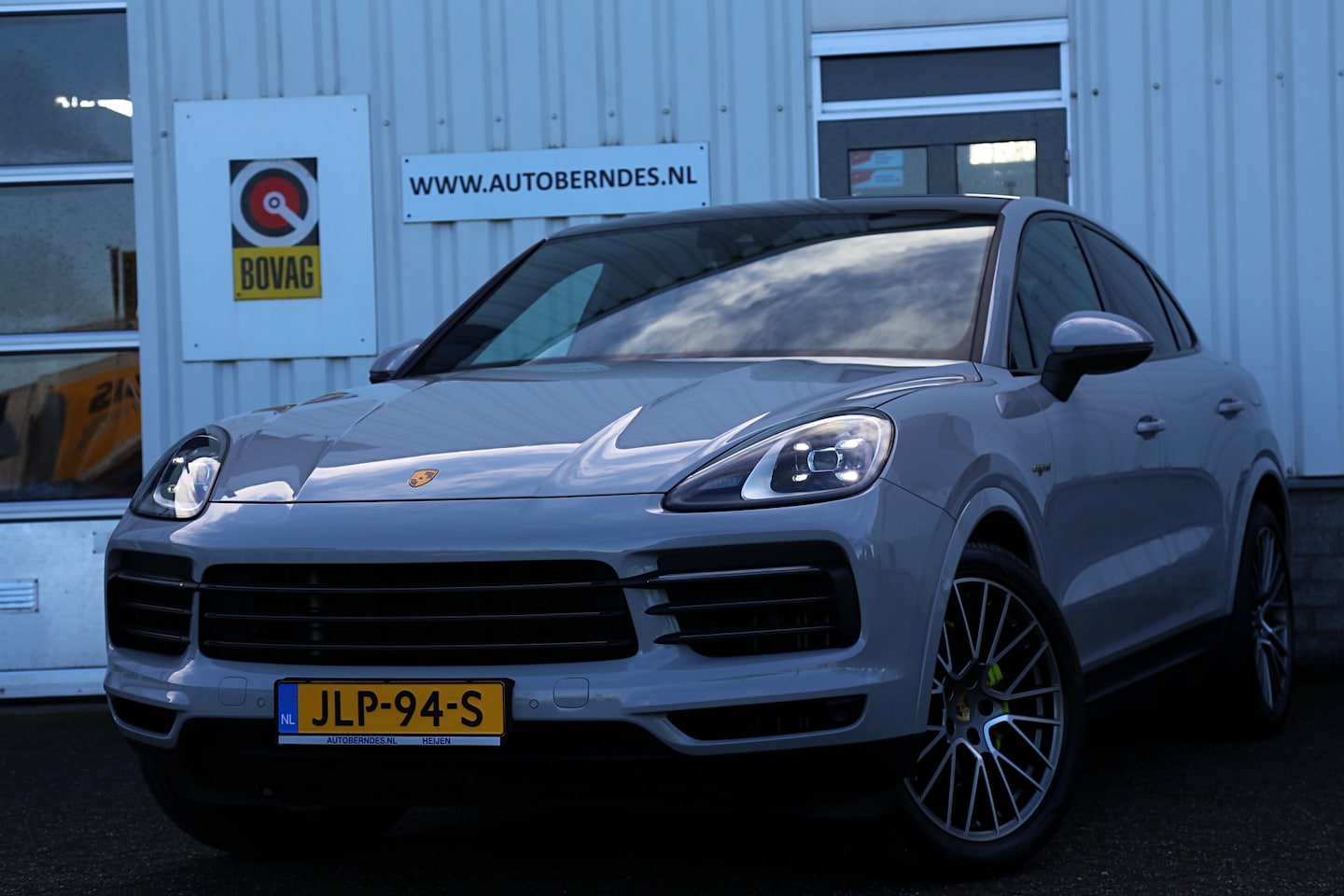 Porsche Cayenne Coupé - 3.0 E-Hybrid Platinum Edition*BTW*Perfect Porsche Onderh.*1ste Eig*Krijt*PASM Luchtvering/ - AutoWereld.nl