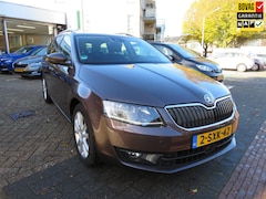Skoda Octavia Combi - 1.4 TSI /DSG- Elegance Businessline 87DKM PANO. HALF LEER ENZ