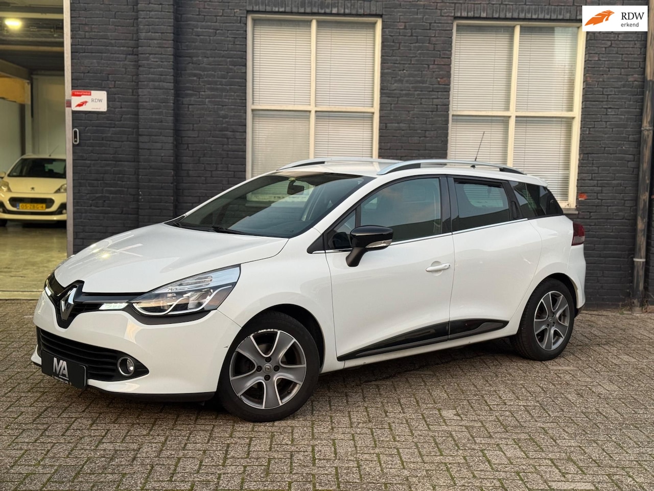 Renault Clio Estate - 0.9 TCe Night&Day AIRCO | CRUISE | NAP - AutoWereld.nl