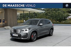 BMW iX1 - eDrive20 M Sport / Trekhaak / Sportstoelen / Achteruitrijcamera / M Adaptief onderstel / C