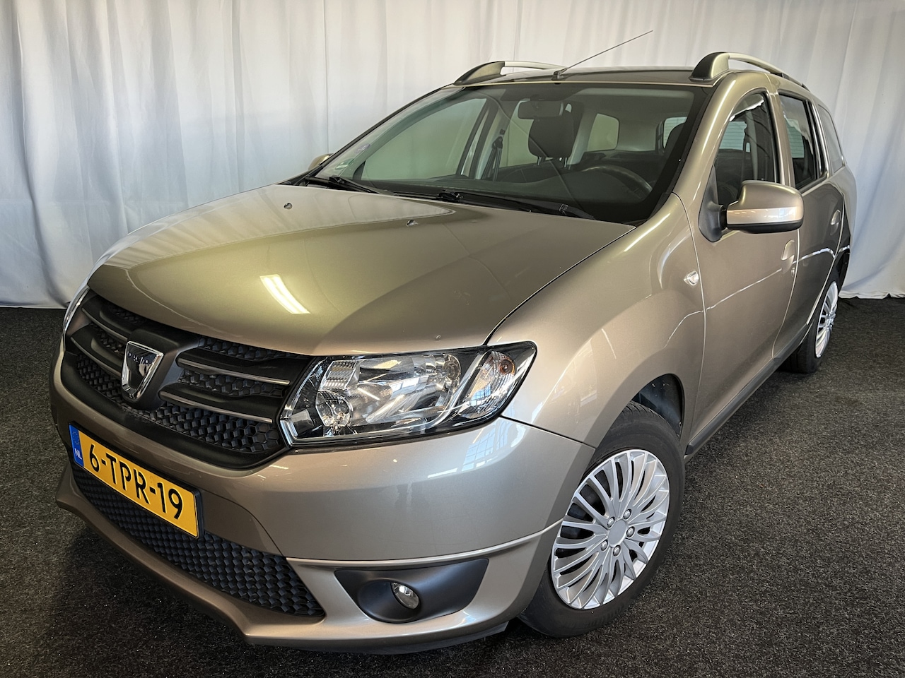 Dacia Logan MCV - 0.9 TCe Lauréate AIRCO/NAVI/CRUISE/TREKHAAK/CAMERA - AutoWereld.nl