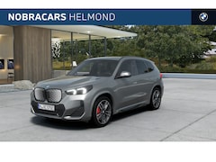 BMW iX1 - eDrive20 M Sport / Trekhaak / Sportstoelen / Adaptieve LED / M Adaptief onderstel / Achter