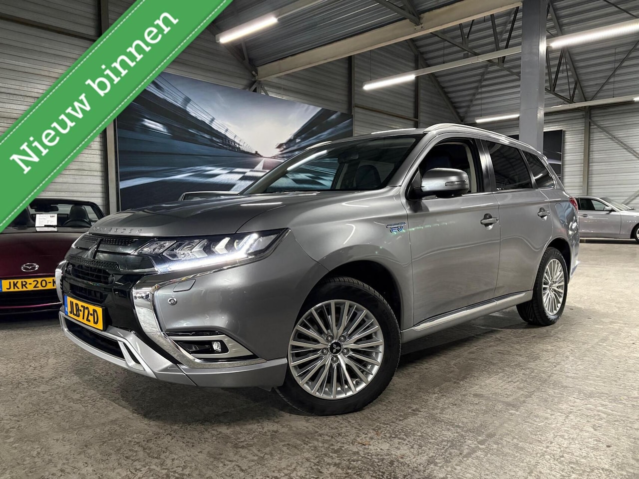 Mitsubishi Outlander - 2.4 PHEV Intense | Trekhaak | 1 Eigenaar | 100% Onderhouden - AutoWereld.nl