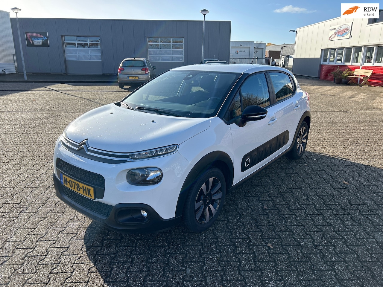 Citroën C3 - 1.2 PureTech Feel Edition Trekhaak 4 seizoensbanden - AutoWereld.nl