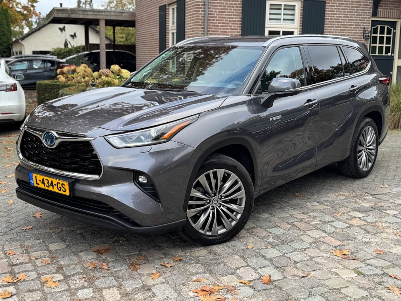 Toyota Highlander - 2.5 AWD 248pk Hybrid Executive 7p ecc,leer,navi,trekhaak,camera - AutoWereld.nl