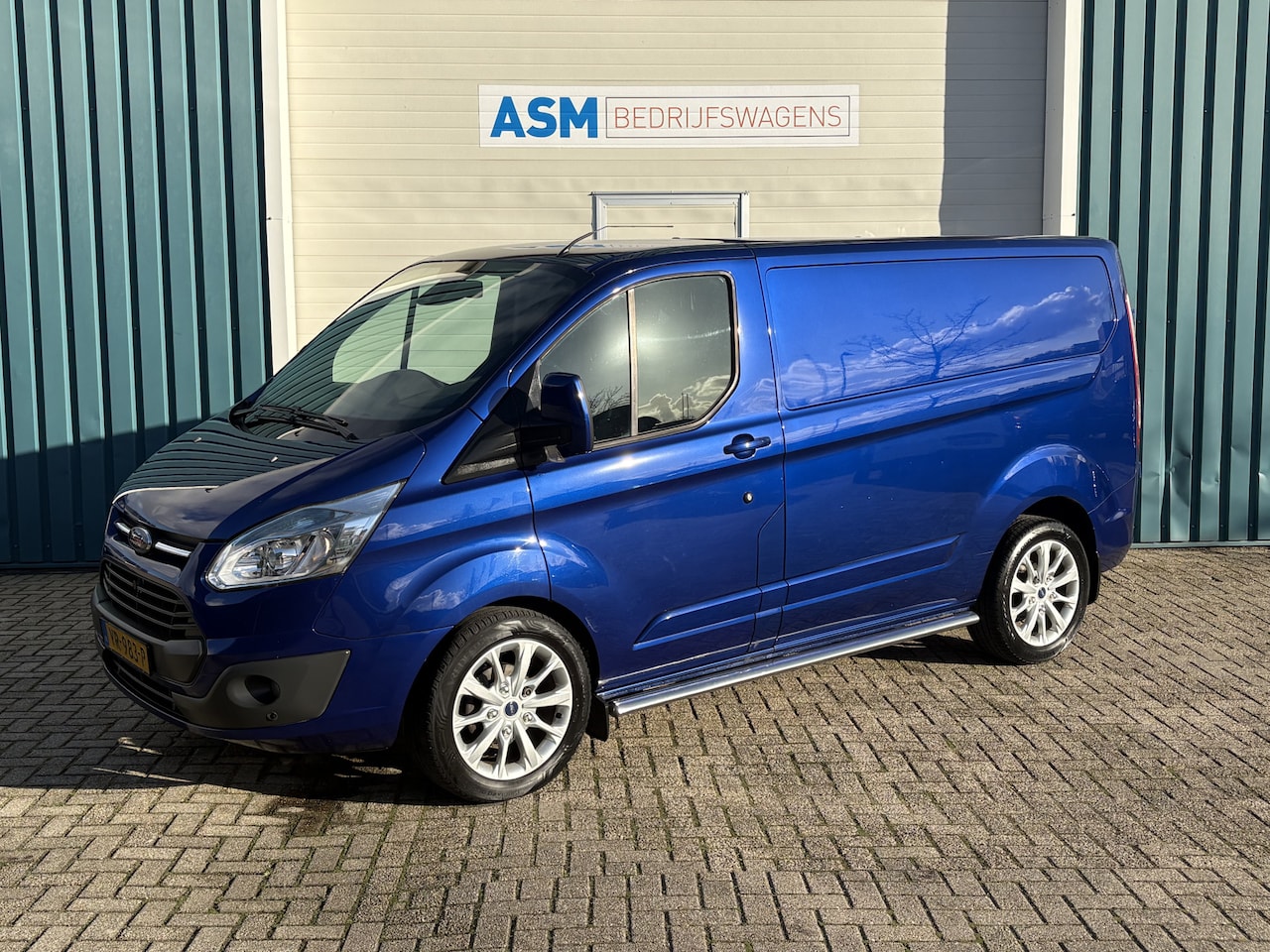 Ford Transit Custom - 270 2.2 155Pk TDCI L1H1 Limited / Cruise / Airco / Navi / Trekhaak / Apk t/m 14-11-2026 - AutoWereld.nl