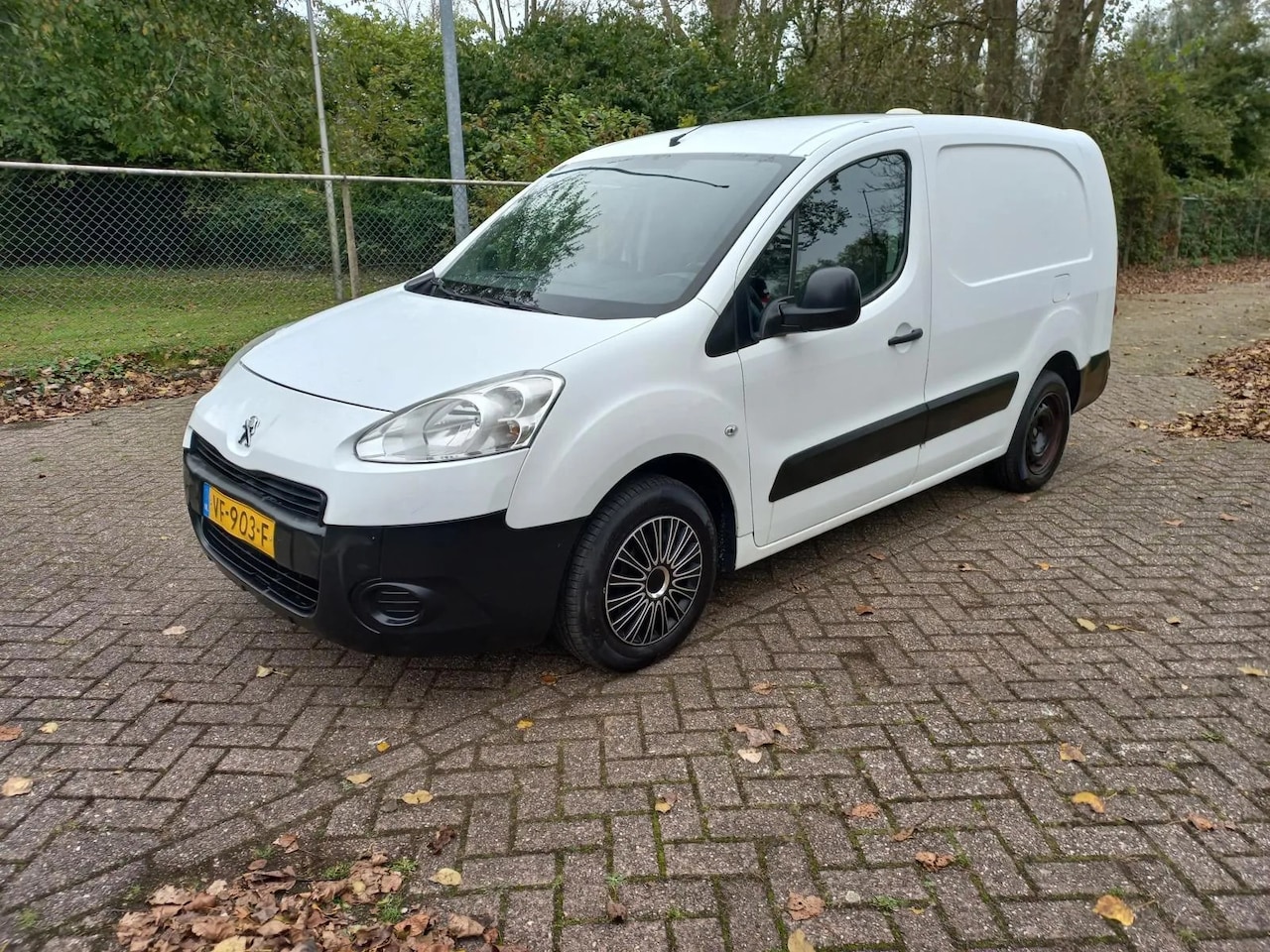 Peugeot Partner - 122 1.6 e-HDI L2 LANG Euro 5 Airco Trekhaak - AutoWereld.nl